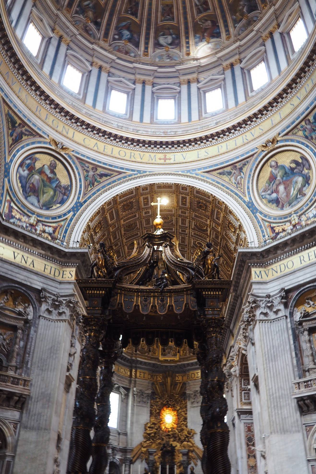 Rome_City_Guide_st_Peters_basilica-Inside